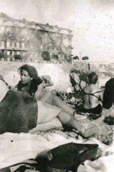 Reine sur la plage au Castel 