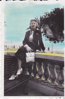 Rose Viale au musée Masséna devant la Prom