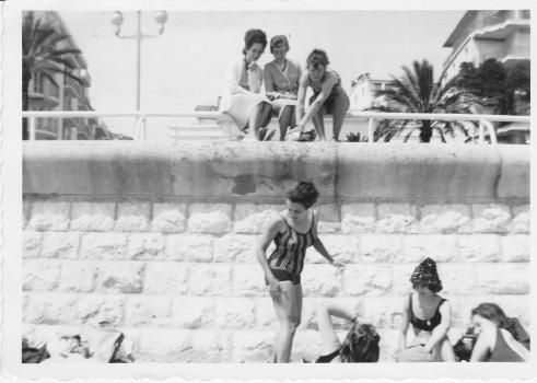 Après la sortie du lycée (devant le CUM)