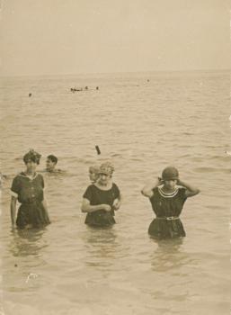 Germaine Paris avec sa soeur Meg et sa cousine Denise