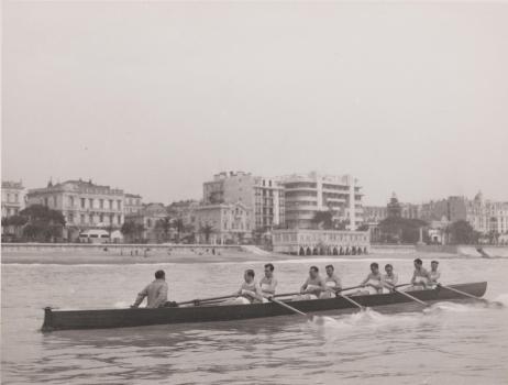 L'équipe d'aviron (8 avec barreur) du Club Nautique en 1938