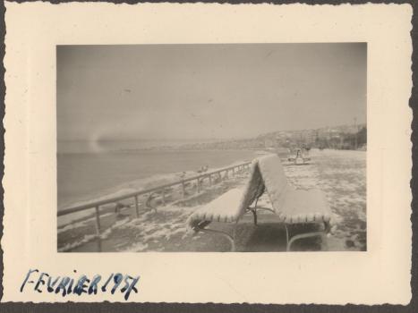 1957 Fevrier - la Promenade sous la neige