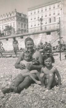 Ginette et Francine sur la plage en septembre