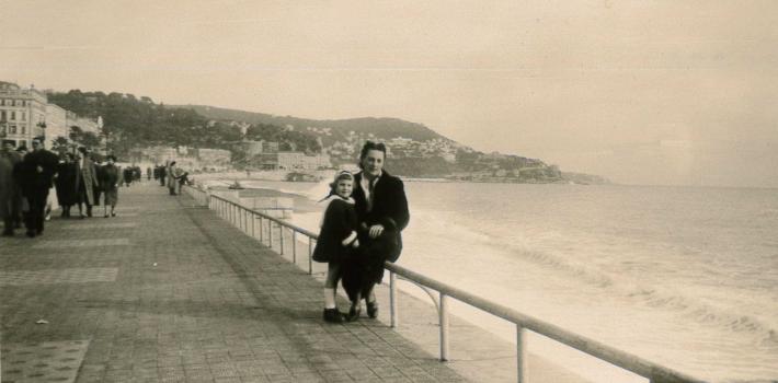 Christine avec sa maman sur la Promenade