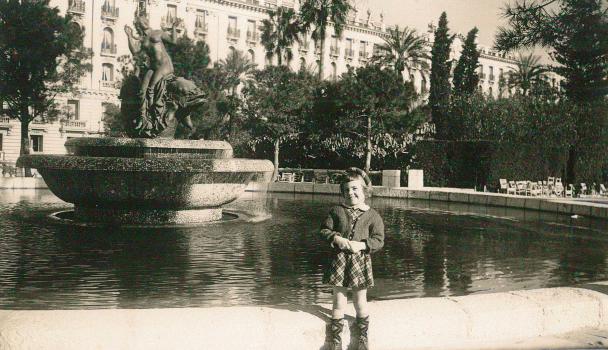 Christine dans le jardin
