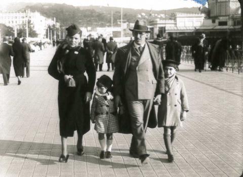 Balade sur le bord de mer avec Simone, Gaston, Guy et Christiane