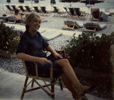 Monique Maria aux bains de la plage