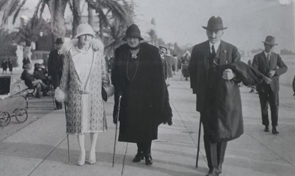 Ma grand-mère Magui Verdelet et ses parents en 1925
